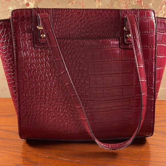 Anne Klein classic top zip handbag. - Picture 2 of 8